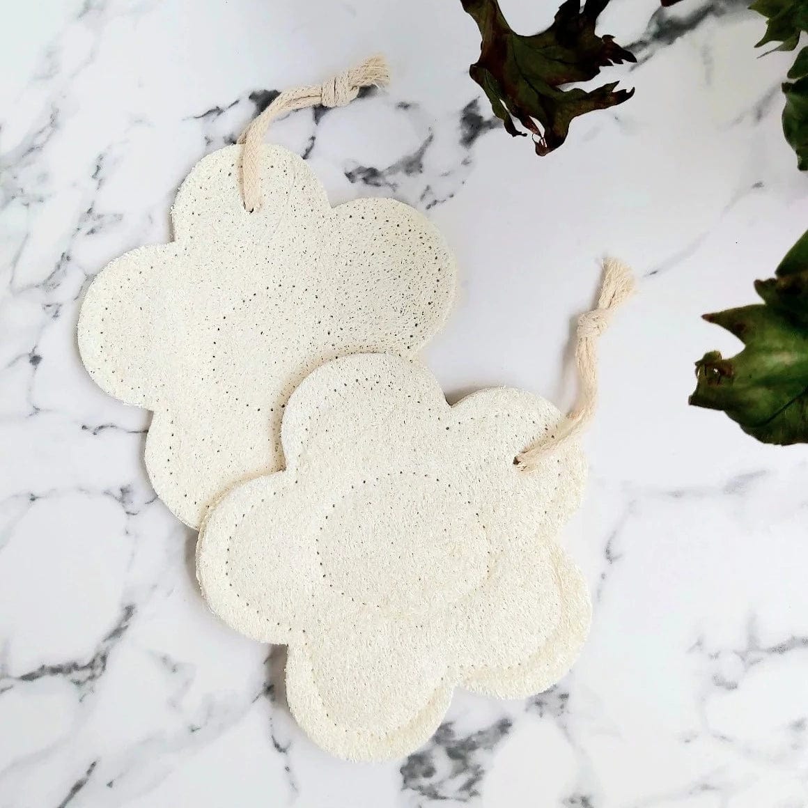 Natural Loofah Bath Sponge - Flower - www.thecotswoldecocompany.co.uk