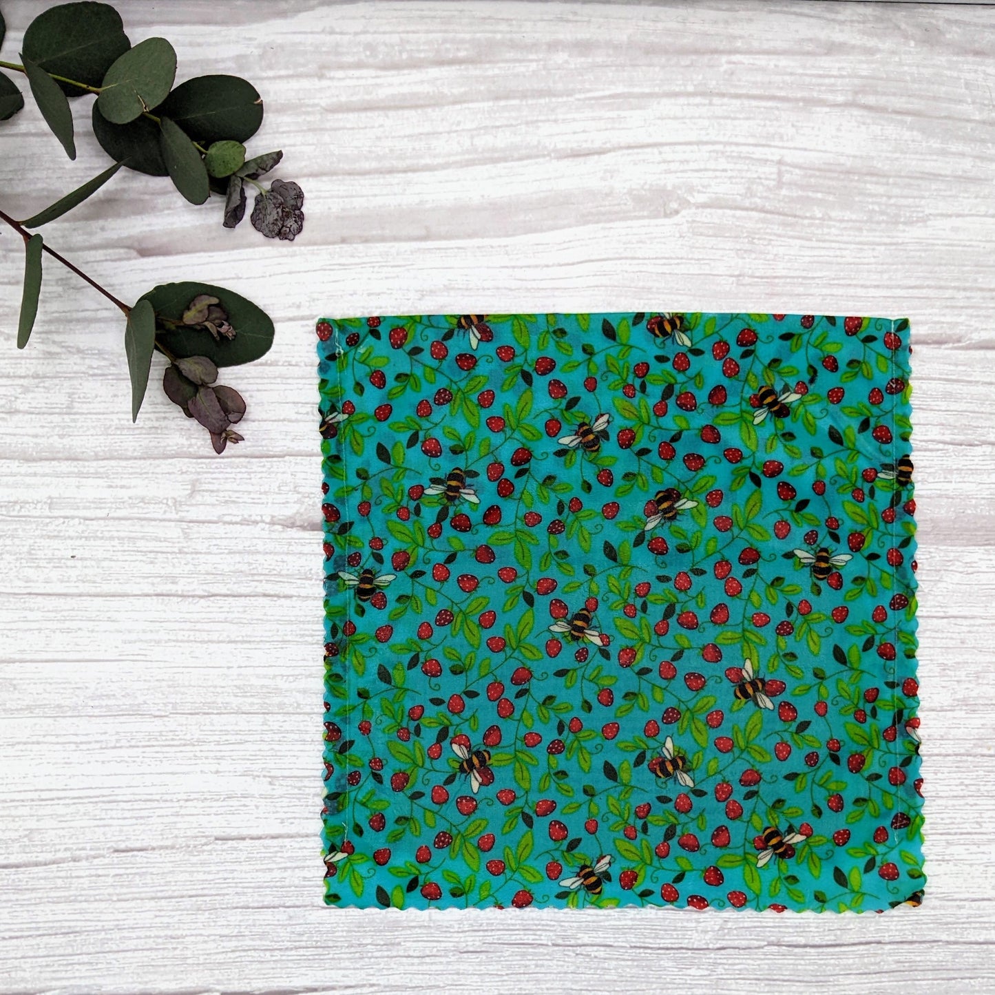 Beeswax Baggie - Sandwich Size - www.thecotswoldecocompany.co.uk