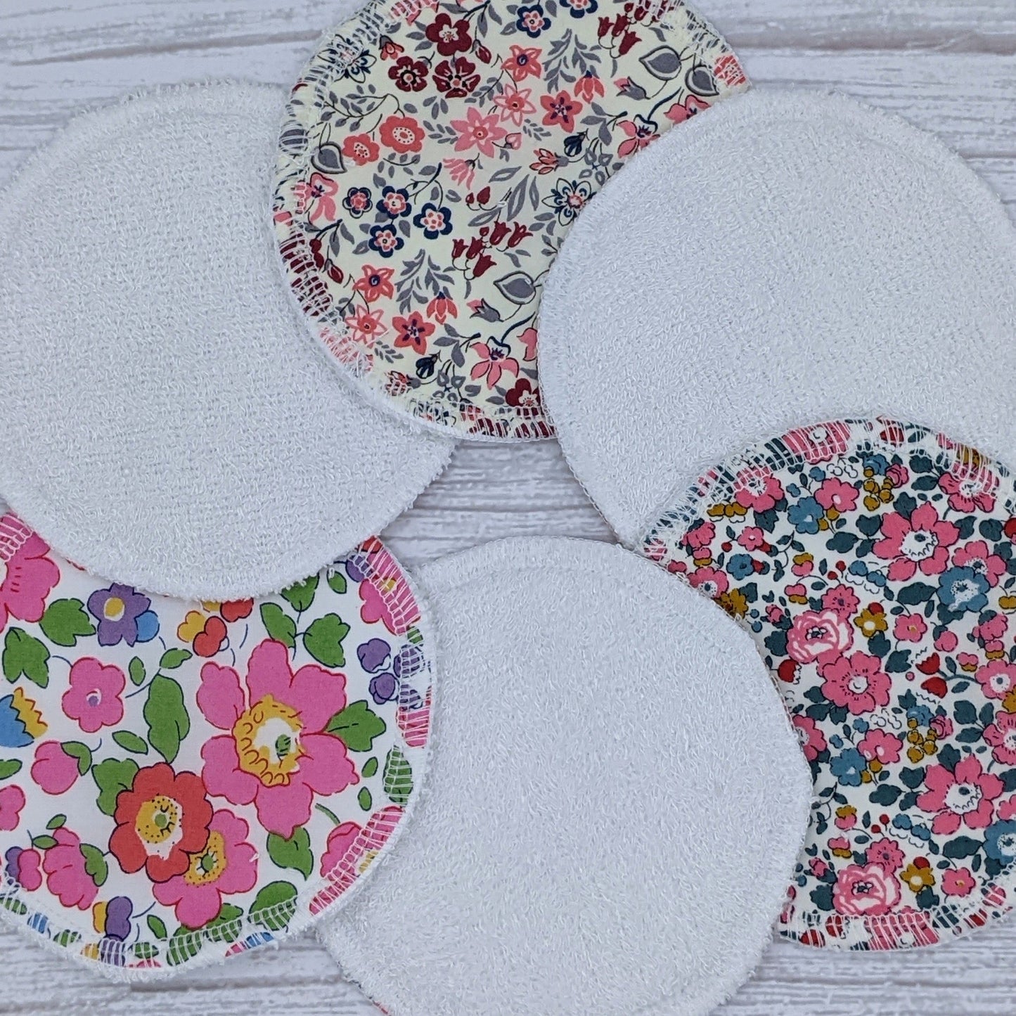 Liberty Bamboo Nursing Pad Giftset - www.thecotswoldecocompany.co.uk