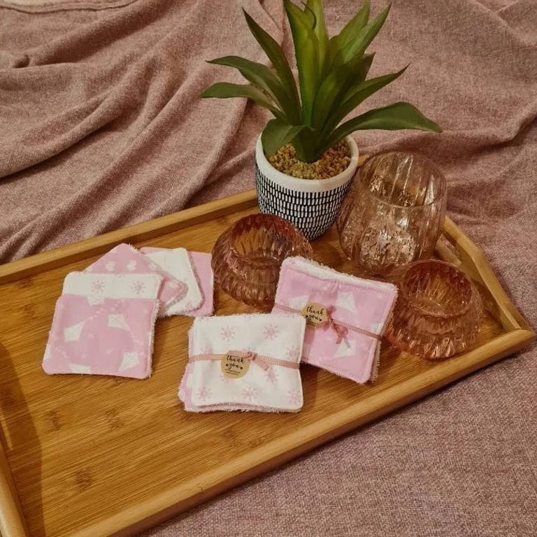 Reusable Cotton & Bamboo Face Pads - www.thecotswoldecocompany.co.uk