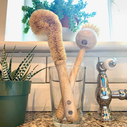 Bamboo & Coconut Bottle Brush - www.thecotswoldecocompany.co.uk